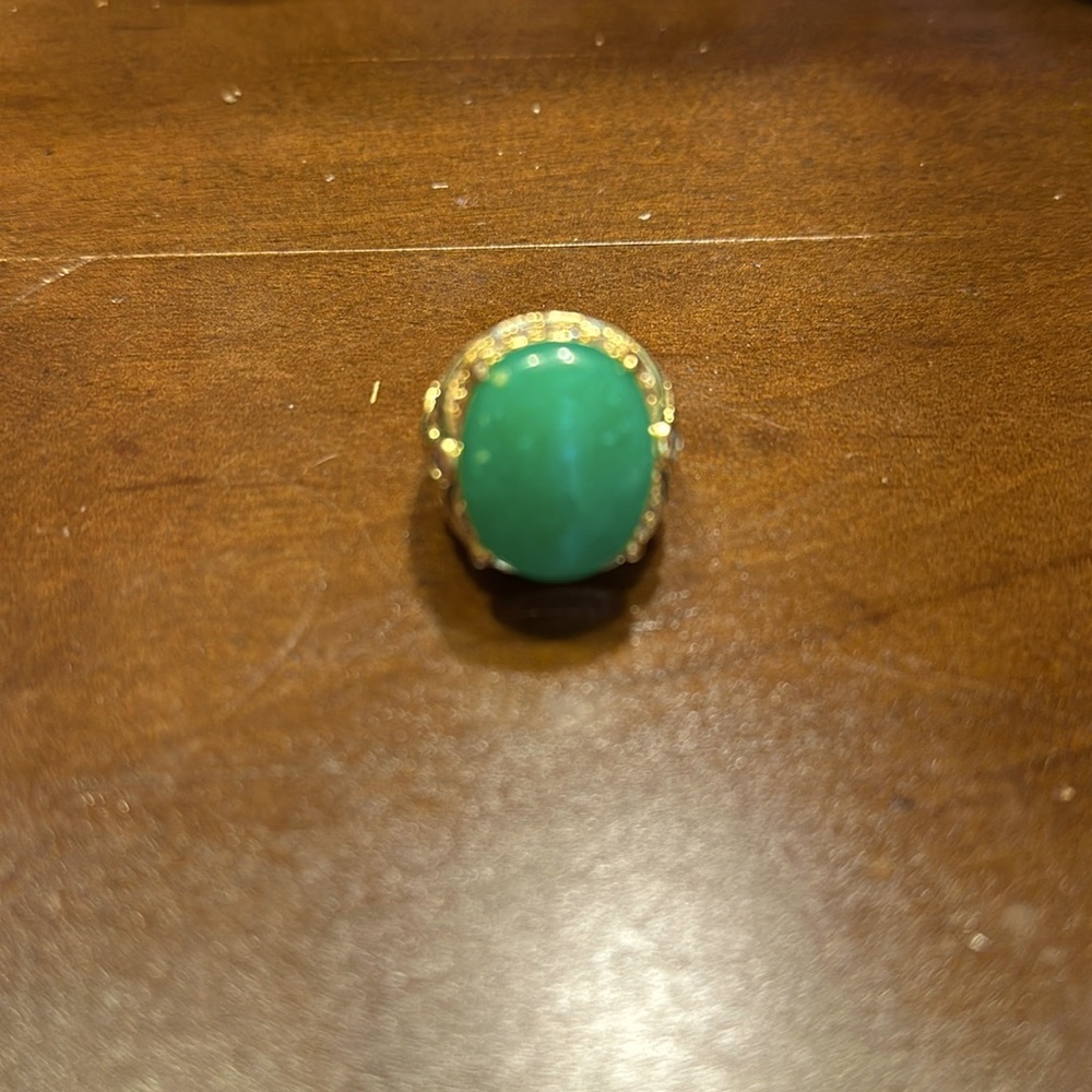 Gorgeous women’s jade and gold ring